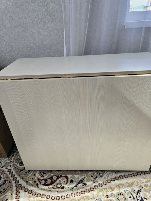 Продам стол книжку