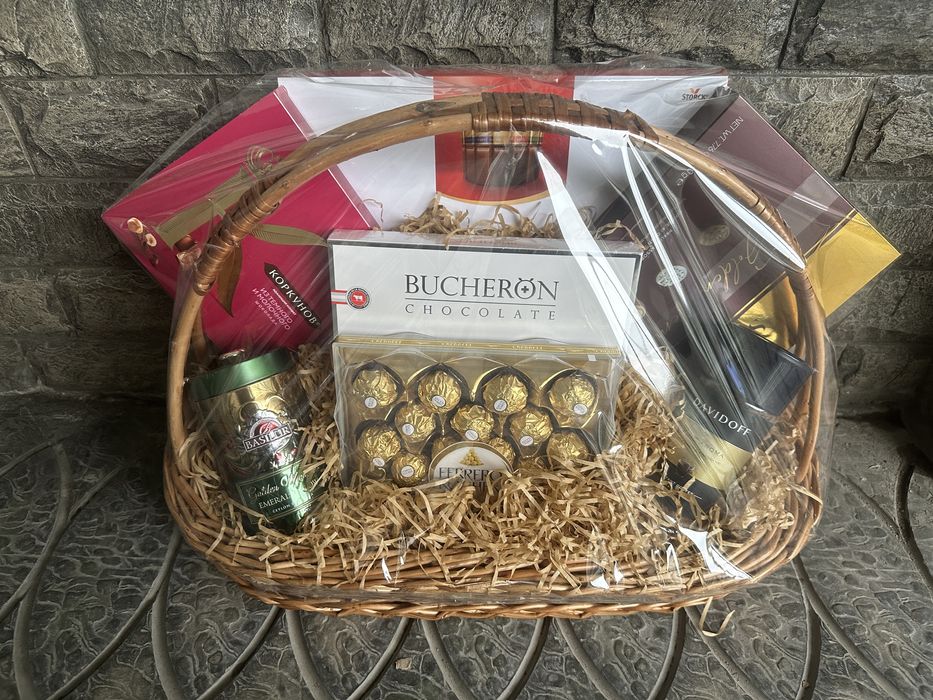 Продается готовый подарок внутри подарка 7штук сладостей