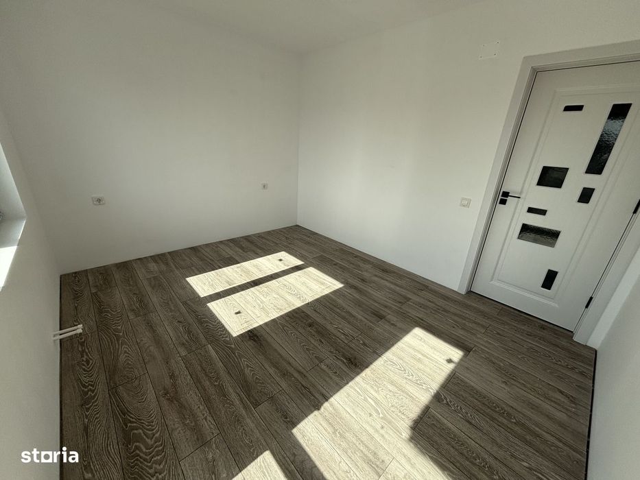 De vânzare casă P+1E tip duplex