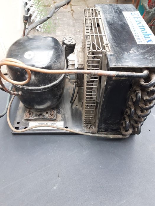 Оборудване за магазин.Стелаж 4,80м/2,20м вис.,охладител,фризер