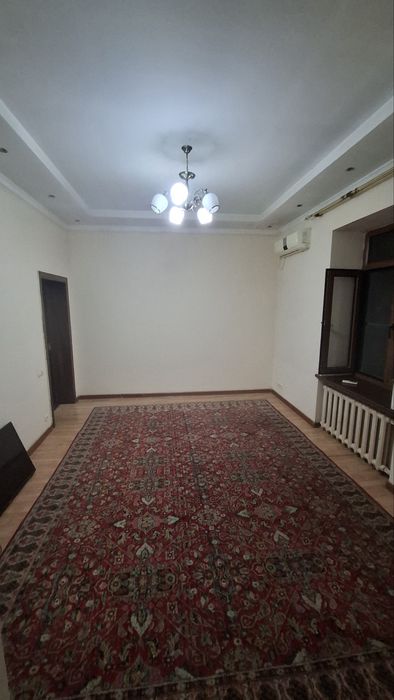 Шахар марказида Боллага Квартира Амир Темур хиёбони метро олдида!!!