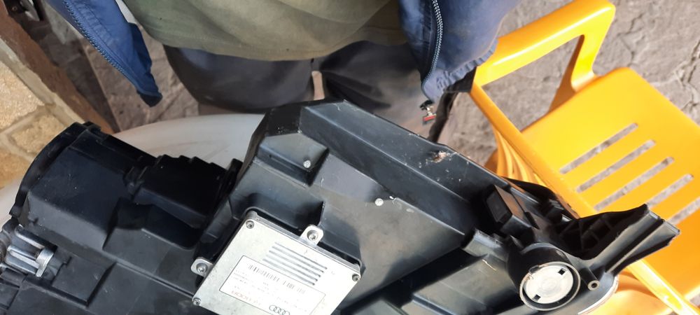 Фар ляв шкода рапид 2017г ксенон.