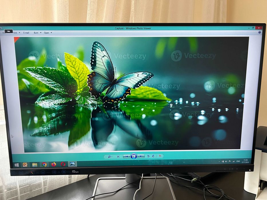 Монитор LENOVO 32''