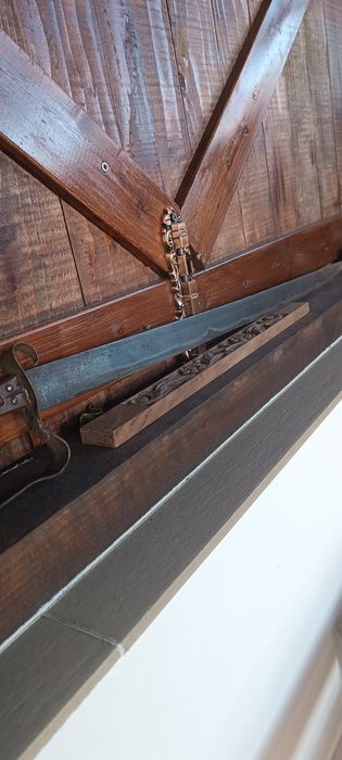 Стара сабя за реставриране.Антика