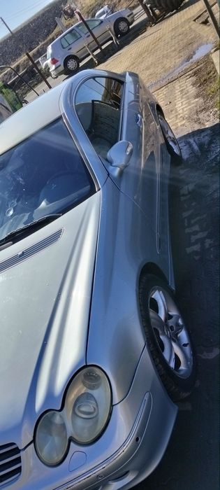 Vând sau schimb Mercedes clk 270
