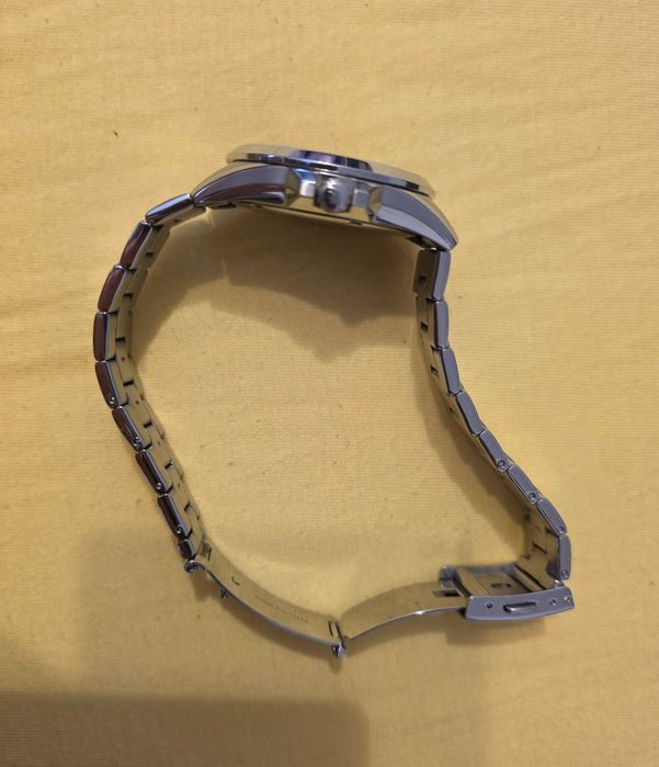 Ceas barbati Casio, quartz din otel inoxidabil, Argintiu/Albastru, impecabil, purtat o singura data.