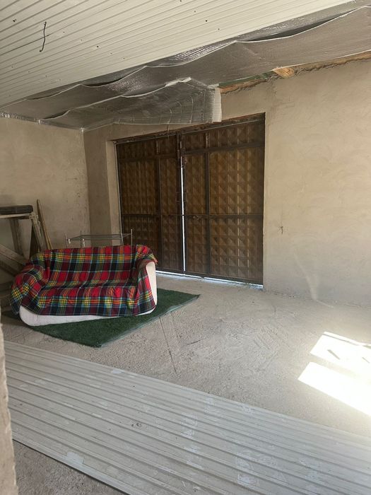 Сдам в аренду отл новый  гараж в центре  под покраску авто сварочные,