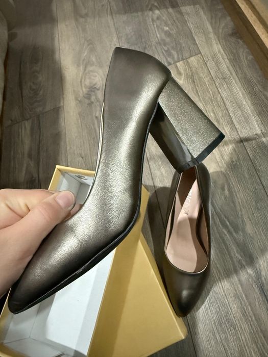 Продам туфли новые