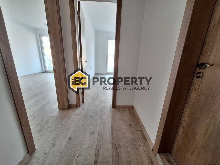 Двустаен апартамент с двор в кв. Виница