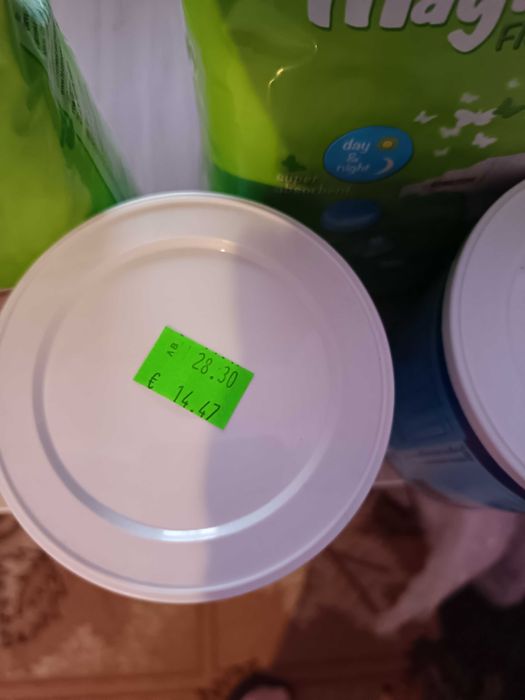 Бебешки нещата памперси и хумана аптамил прематур