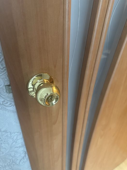 Продам двери межкомнатные