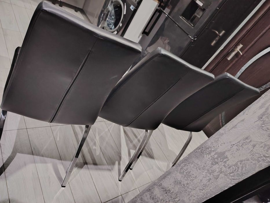 Трапезни столове