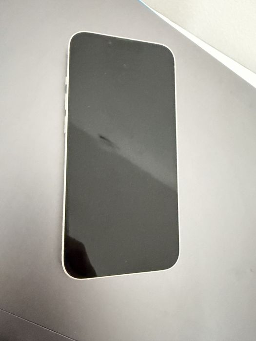 iPhone 13 - заключен/ iCloud/