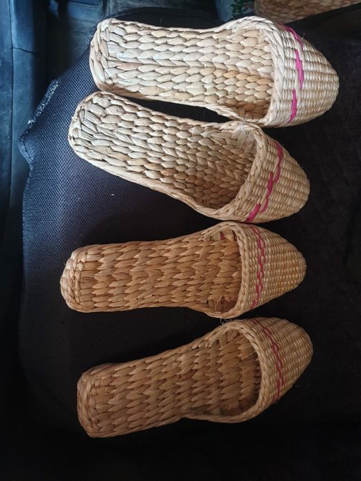 Соломенные шлепанцы