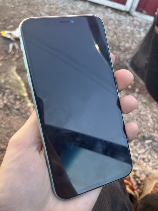 Продам Айфон 11 64гб