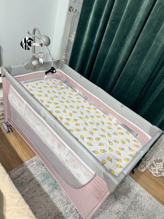 Манеж (детская кроватка) + матрац