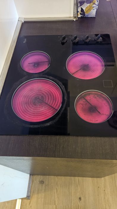 Поръчкова кухня с уреди и холна секция комплект