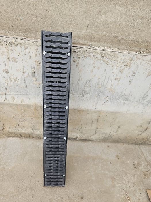 Водоотводный латок с решеткой