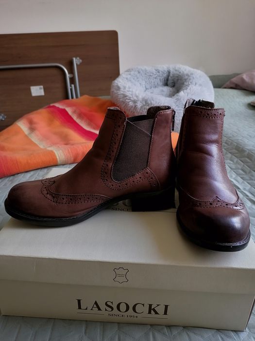 Ghete din piele, LASOCKI