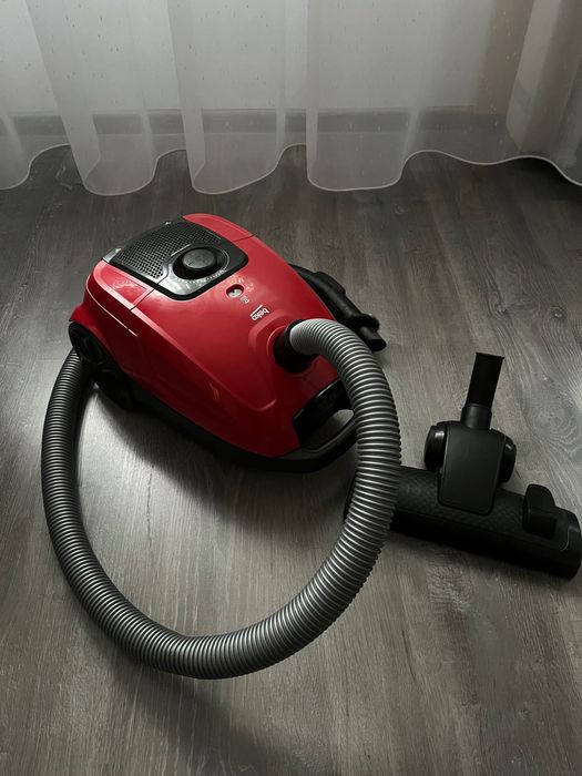 Aspirator cu sac Beko, 800 W, capacitate 3,2 l, filtru hepa 12