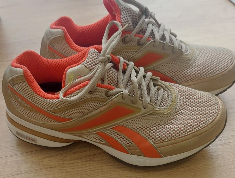 Adidasi reebok easytone barbati,  mărimea 40,5