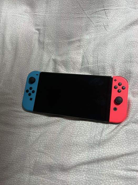 Продам Nintendo Switch OLED