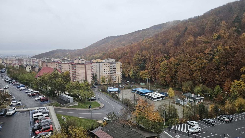 Proprietar – 2 camere, balcon generos și parcare privată