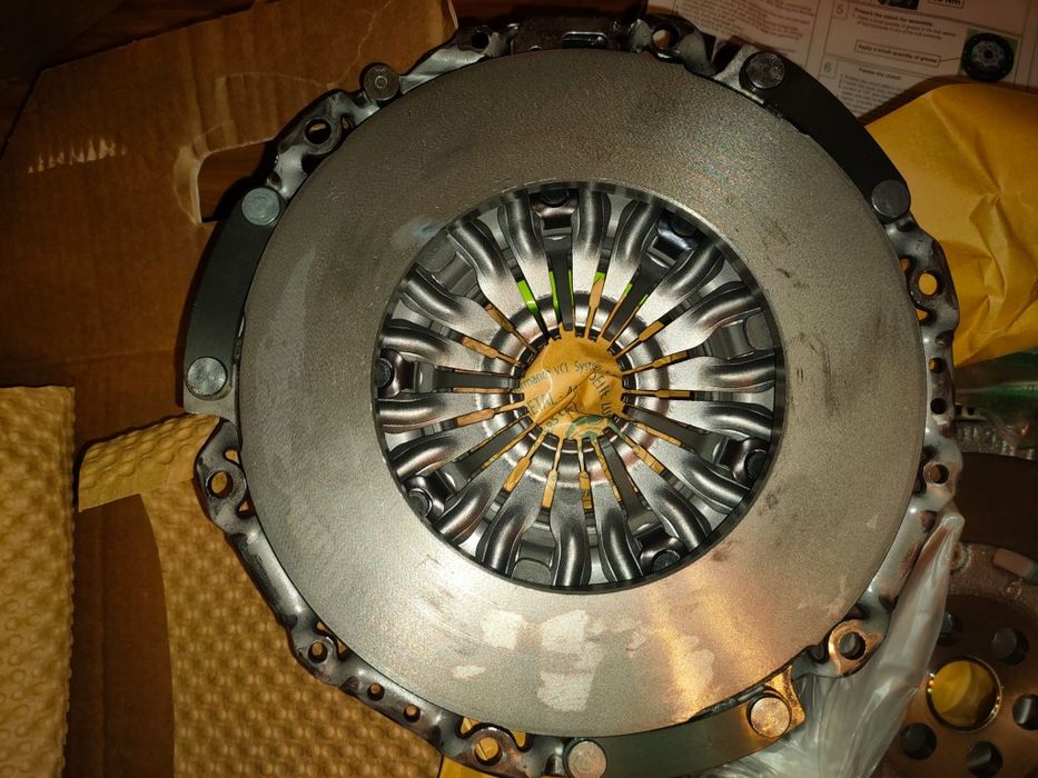 Ambreiaj cu volanta masa dubla Tiguan Passat B6 Golf 5/6  2.0 837342