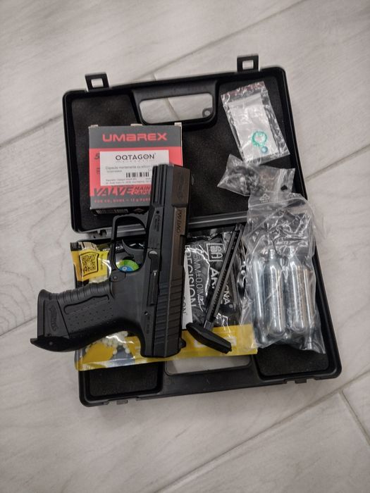 Vând pistol airsoft CO2,WALTHER P 99 DAO,nu necesita permis,3j