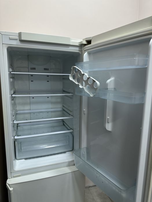 Холодильник Samsung