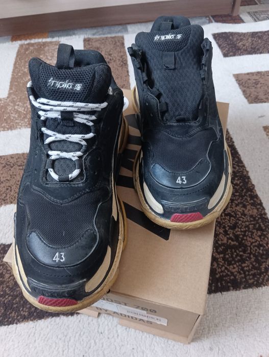 Продам мужские кроссовки