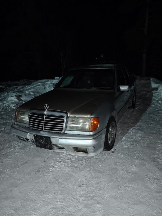 Mercedes Benz 220E W124