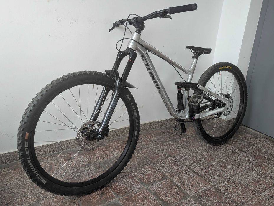 Vând bicicletă full suspension