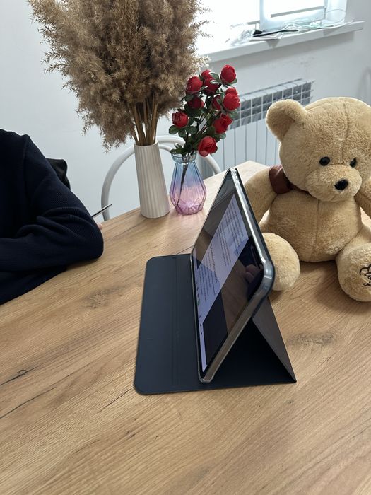 Планшет новый почти