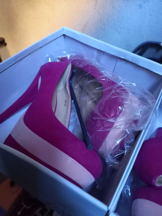 Дамски обувки чисто нови два чифта