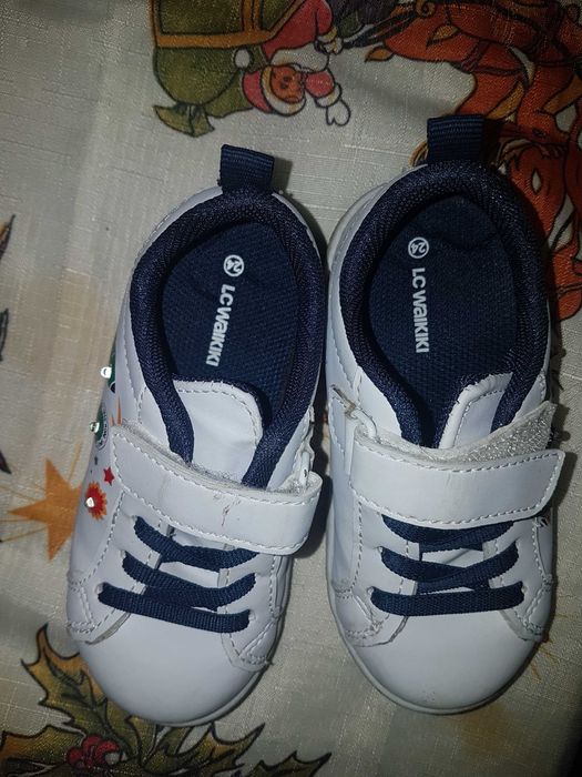 Бебешки обувки. Светещи с три светлини
