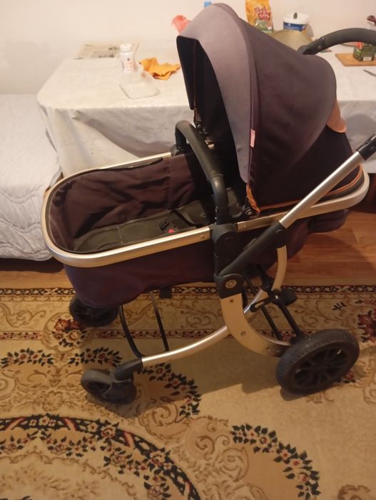 Продам коляску всесезонную.