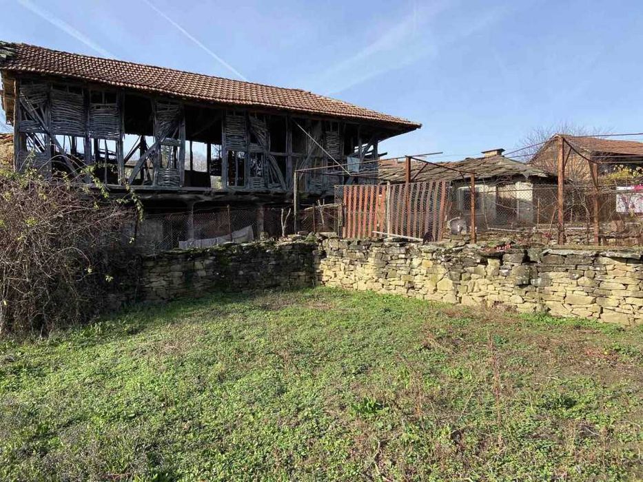 Продава къща - с. Ловнидол, общ. Севлиево