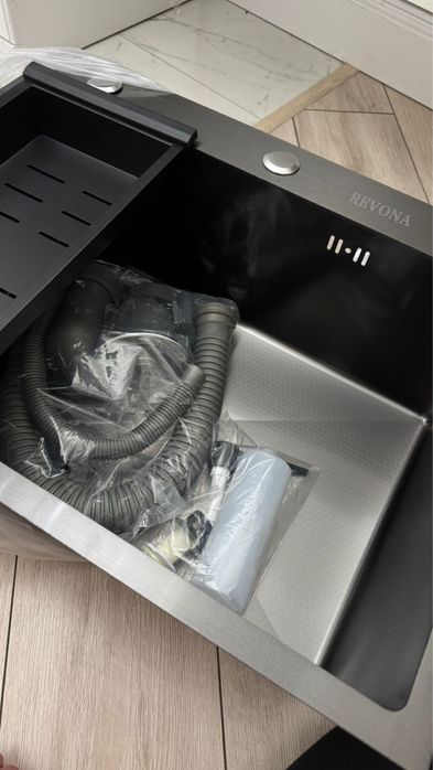 Новая Мойка нержавеющая 60 х45 с сифоном