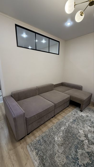 Большой диван для гостиной