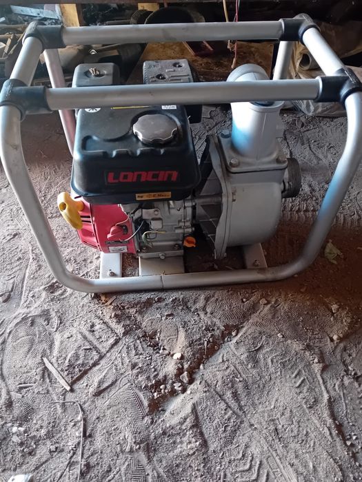 Vând motopompa loncin 7cp
