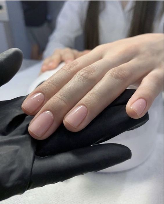 Нужны модели на маникюр