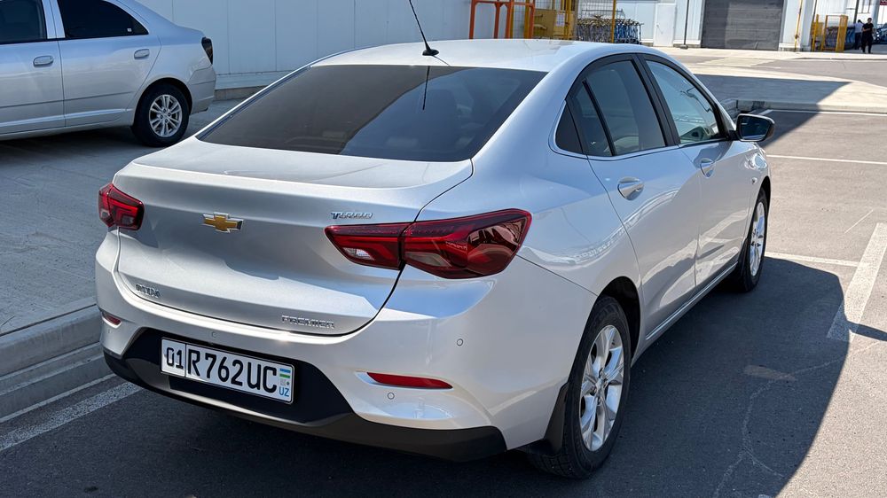 Chevrolet onix premier+