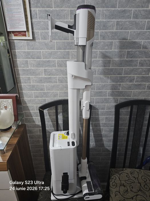 Vând aspirator shark