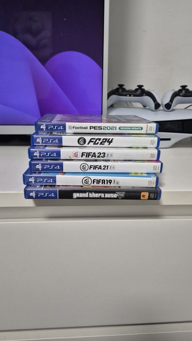 PlayStation 4 Pro 1TB + 2 Controllere + Cooler/Stand Încărcare + 6Joc