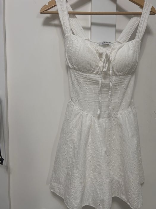 Дамска рокля в бял цвят