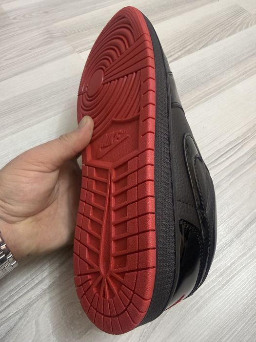 Adidasi / sneakeas air jordan 1