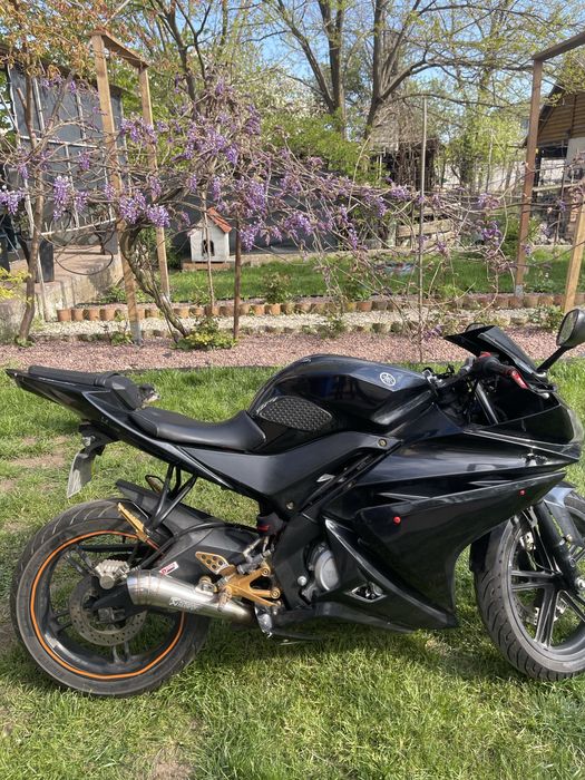 Motocicleta yamaha yzf r125
