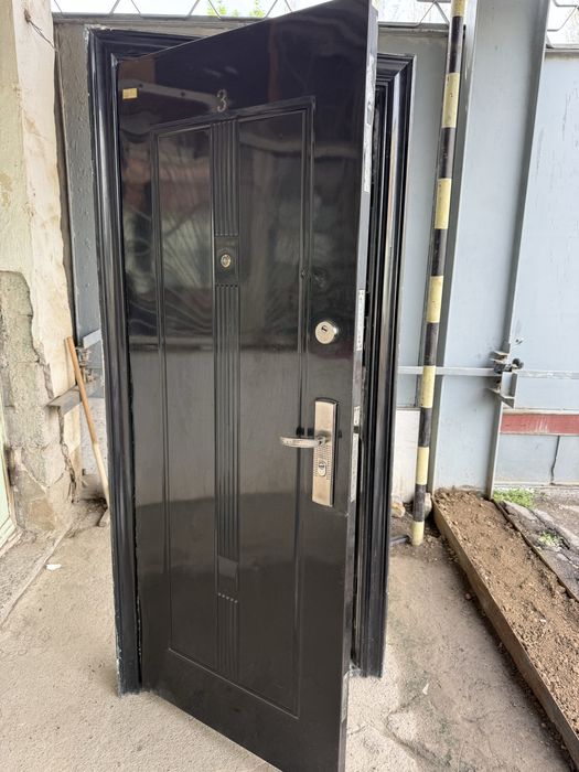 Eshik Sotiladi  doʻmdan yechilgan holati yaxshi