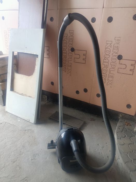 Продам Пылесос DAEWOO 1600w